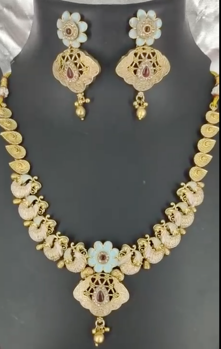 PNKCO Gold-Plated Necklace Set