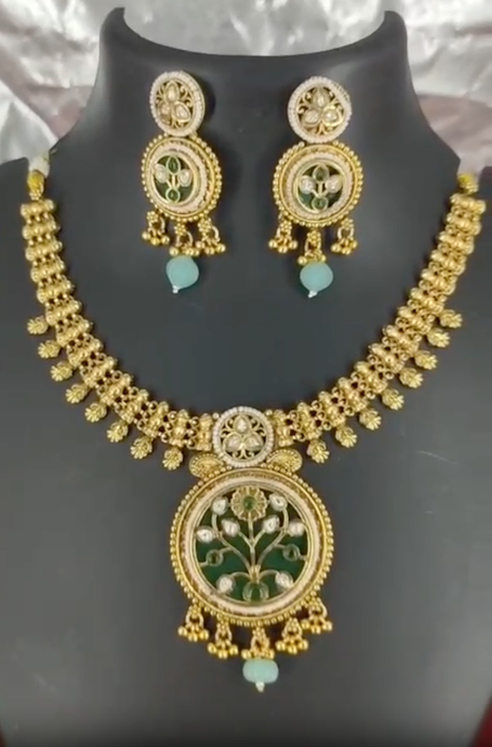 PNKCO Gold-Plated Necklace Set