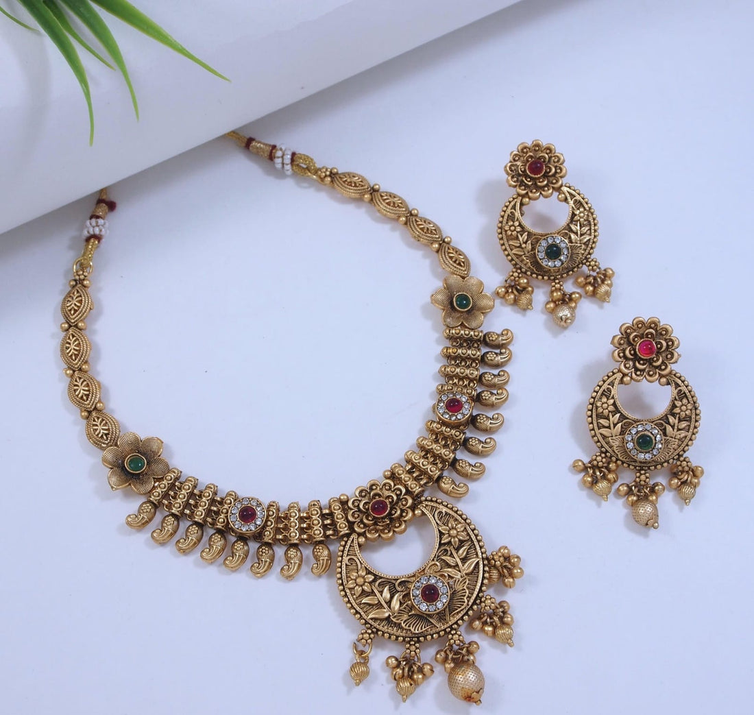 PNKCO Gold-Plated Necklace Set