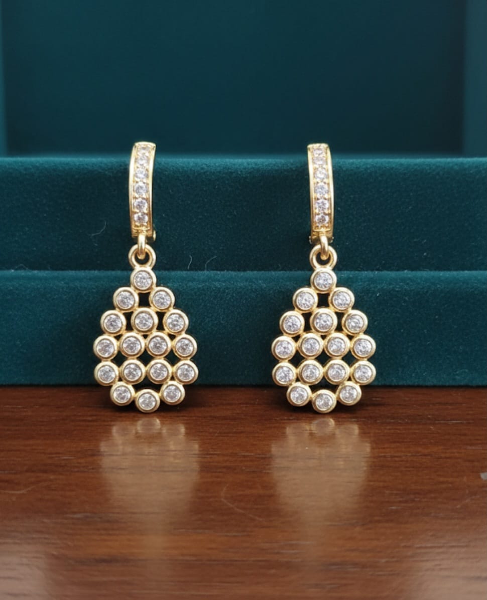 PNKCO Gold-Plated Floral Pearl Earrings – Elegant Pearl Statement Jewelry