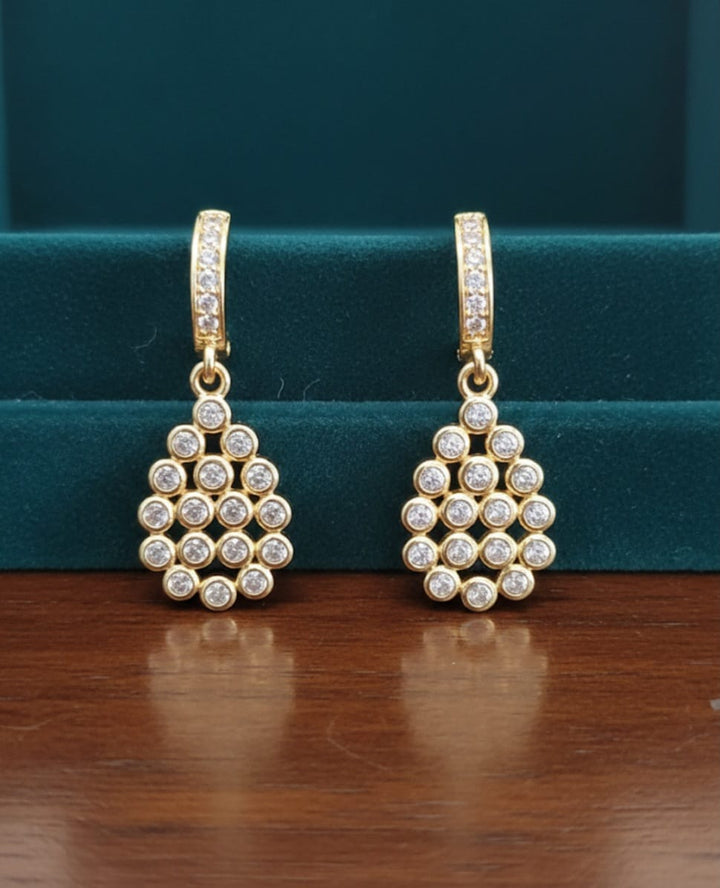 PNKCO Gold-Plated Floral Pearl Earrings – Elegant Pearl Statement Jewelry