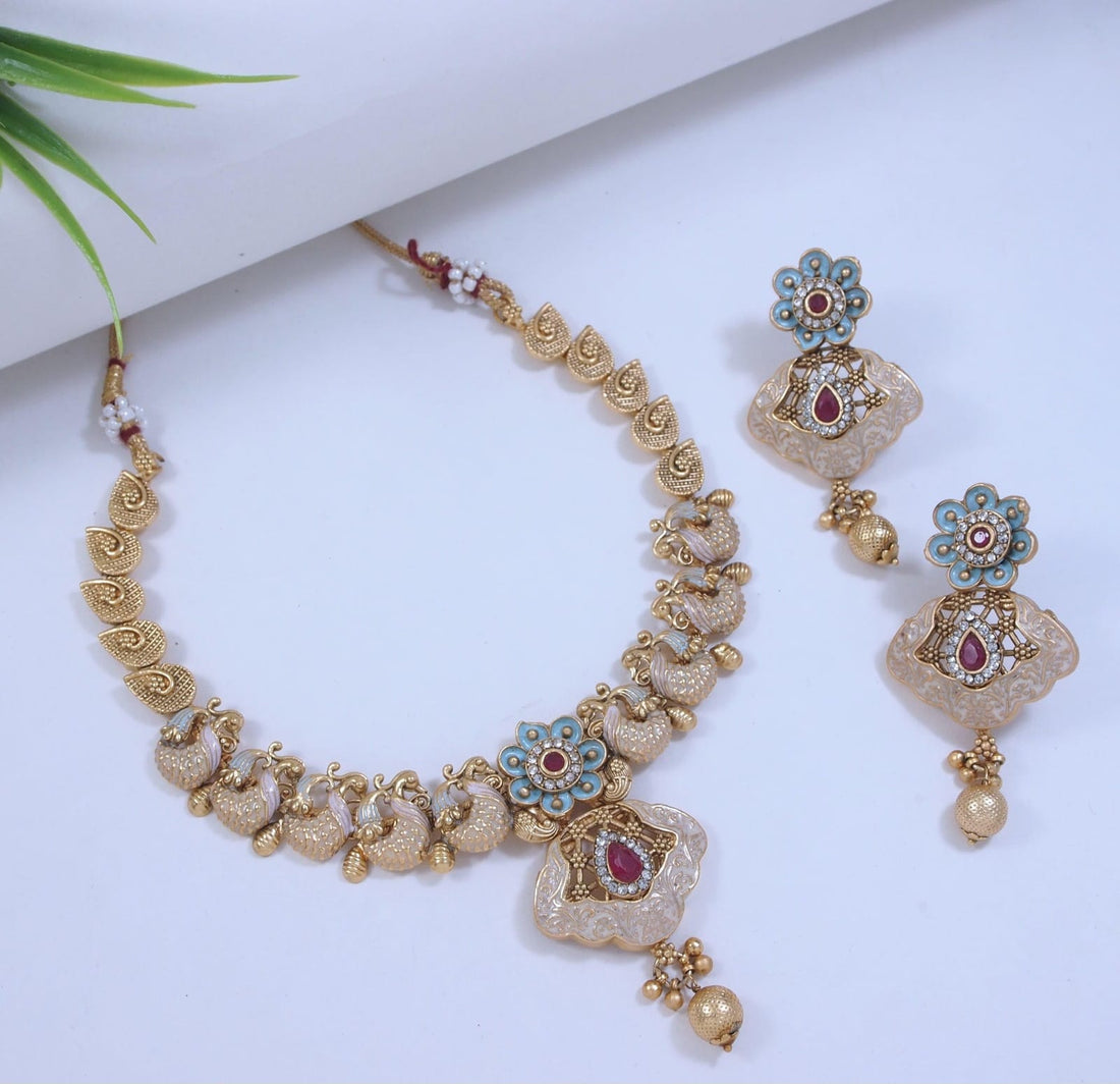 PNKCO Gold-Plated Necklace Set