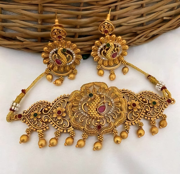 PNKCO Gold-Plated Necklace Set